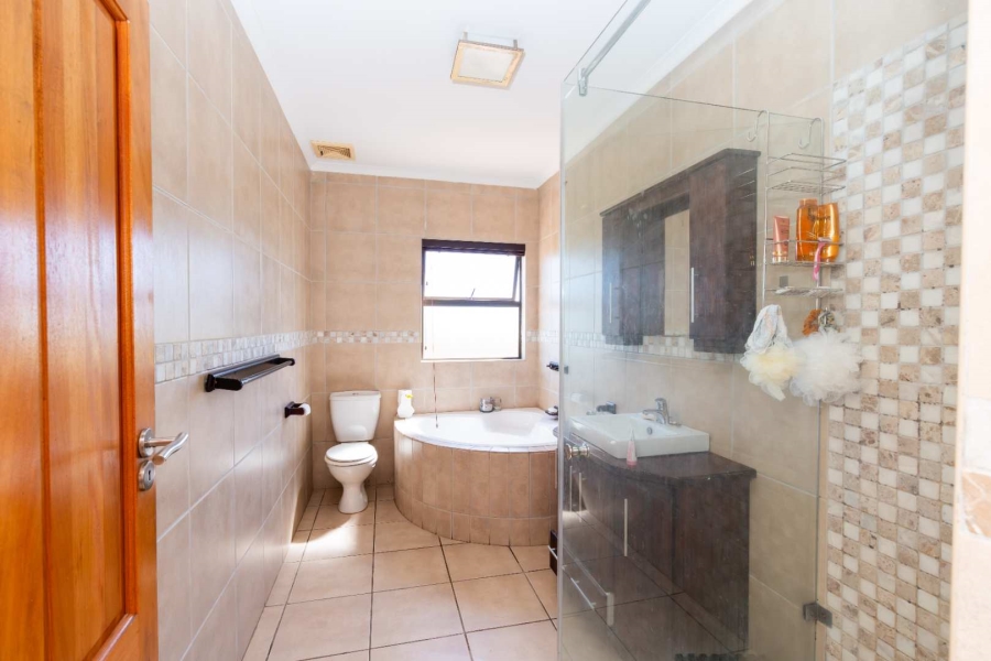 4 Bedroom Property for Sale in Myburgh Park Fase 2 Western Cape